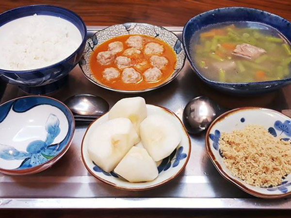 Bà mẹ chồng "quốc dân" ngày nấu đủ 3 bữa, mỗi bữa một thực đơn ngon lành đẹp mắt cho con dâu ở cữ