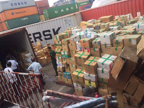 Hải quan đấu giá 82 container, giá khởi điểm gần 2,8 tỉ đồng