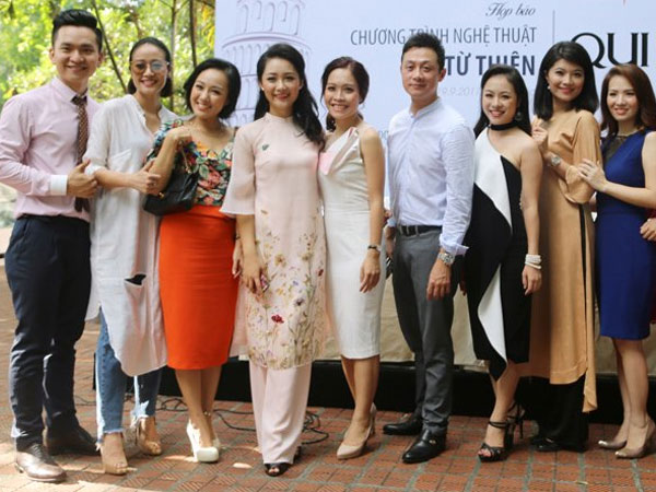 Lần đầu tiên 30 biên tập viên của VTV làm người mẫu