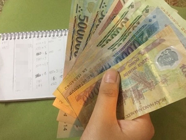 Liệt kê chi phí, chồng Mỹ than không đủ tiền thuê vợ làm việc nhà