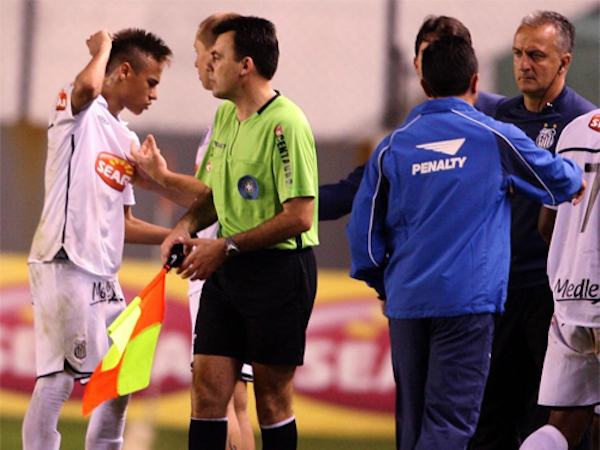Neymar từng sỉ nhục và khiến HLV bị sa thải do không được đá penalty