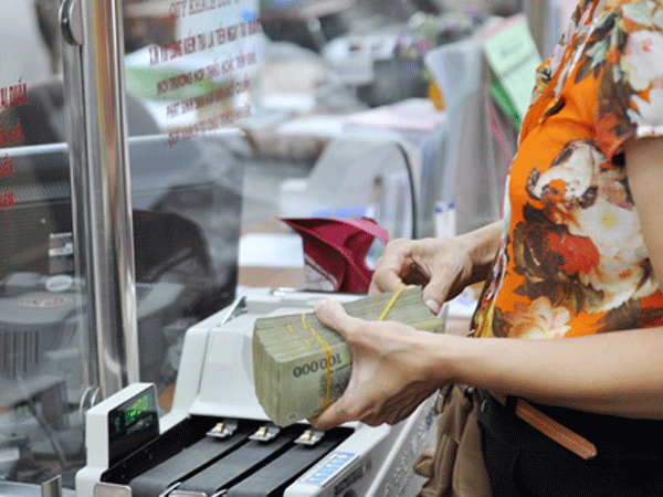Tăng lương tối thiểu để cải thiện đời sống của lao động yếu thế