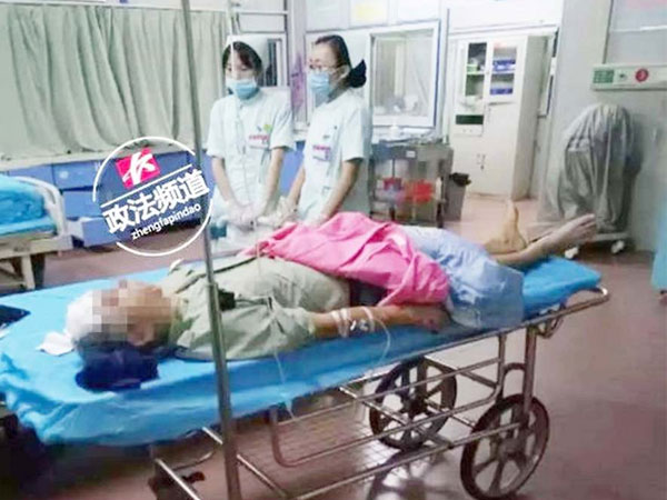 Vợ lên mạng chê đồ ăn nhà hàng, chồng bị đánh tàn tệ
