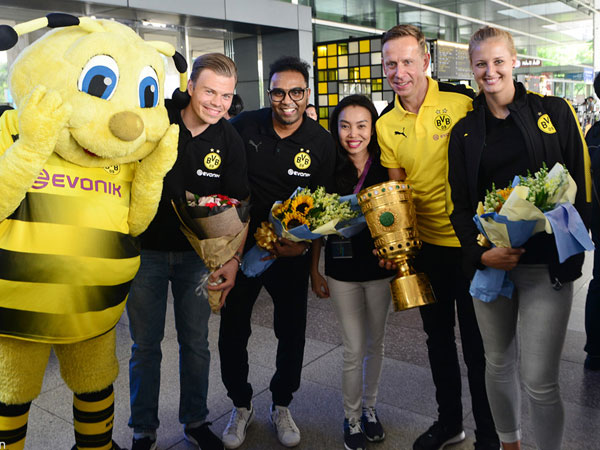Huyền thoại Dortmund ấn tượng trước sự chào đón của fan Việt