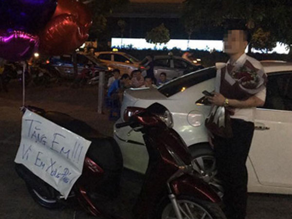 "Soái ca" mang xe sang đến tặng người yêu
