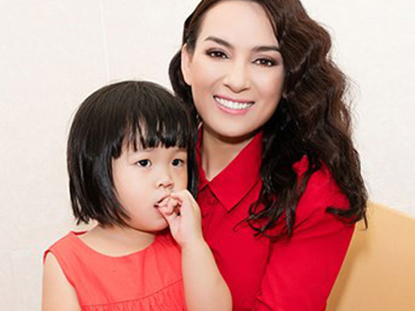 Ca sĩ Phi Nhung: Không thể lấy chồng vì quá đông con