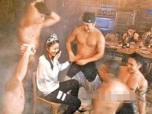 Lộ ảnh phản cảm trong tiệc sinh nhật, Lâm Tâm Như không còn là ngọc nữ trong sáng