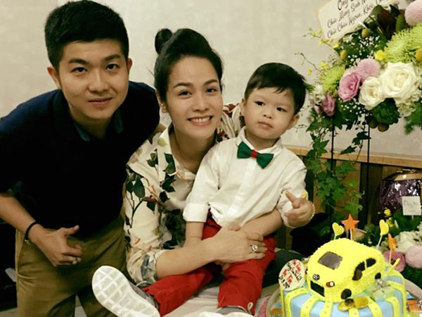 Nhật Kim Anh đoàn tụ bên chồng con, xóa tan tin đồn hôn nhân rạn nứt
