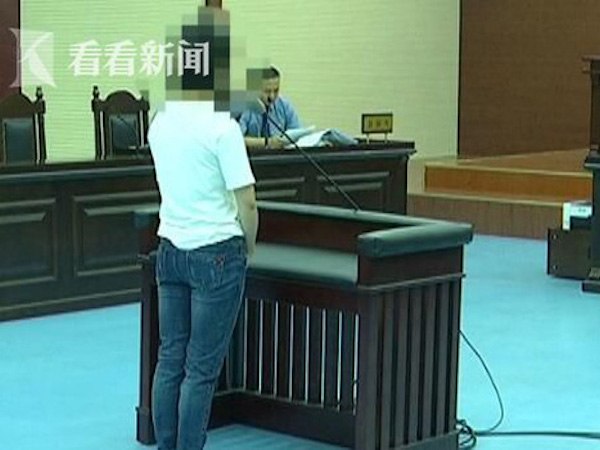 Sợ bị phát hiện khi sinh con trong kí túc xá, nữ sinh viên sát hại, nhét con vào vali kéo về quê