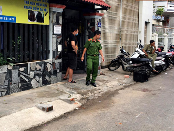 Đòi ngủ lại nhà vợ cũ, người đàn ông 37 tuổi bị tình nhân đâm chết