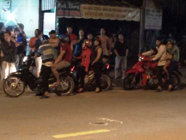 2 nữ sinh bất động trên đường, xe máy gây tai nạn phóng đi như “tên bắn”