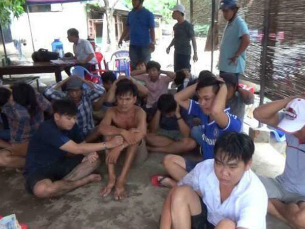 Đột kích trường gà qua mạng ở vùng ven Sài Gòn