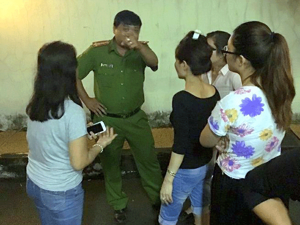 TP.HCM: Người dân chung cư khổ sở vì 8 năm không được cấp sổ hồng, được thông báo mua chỗ giữ xe gần 1 tỷ