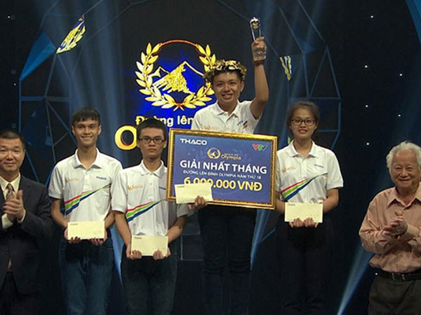 10X xúc động lần đầu đội vòng nguyệt quế sau 2 cuộc thi Olympia