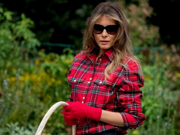 Melania gây tranh cãi vì mặc áo làm vườn hơn 1.000 USD