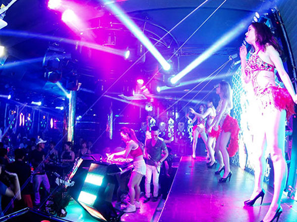 Những cái chết được báo trước trong quán karaoke “bay lắc”