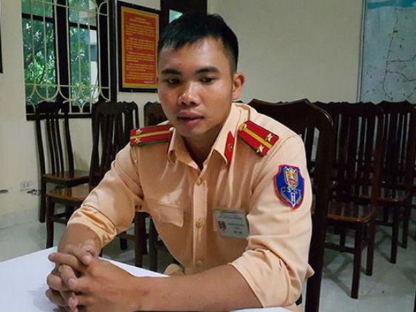 Trung úy CSGT kể giây phút trèo tường giải cứu 5 người trong vụ cháy ở Chương Mỹ