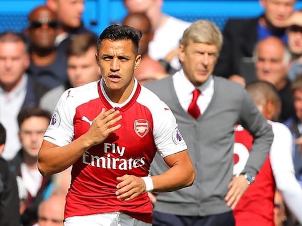 Vì sao Alexis Sanchez bị “giam cầm” trên ghế dự bị của Arsenal?