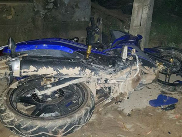 Xe Exciter tông cột điện, hai thanh niên tử vong tại chỗ