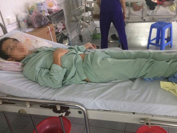 Ác mẫu ép 2 con thắt cổ, dọa bắt uống thuốc diệt cỏ vì mất 7000 đồng "mong mọi người hiểu"