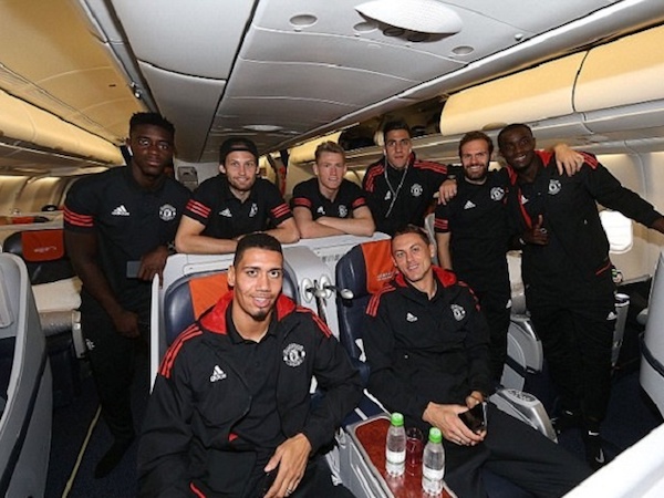 Man Utd di chuyển hơn 5.000 km để đá Champions League