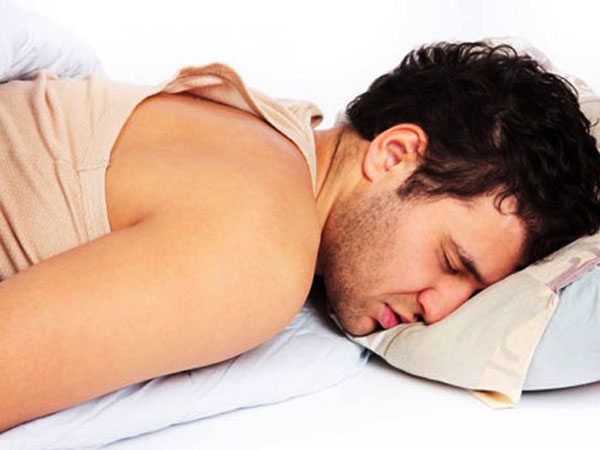 "Yêu" quá mạnh, người đàn ông bị đứt dây thắng bao quy đầu