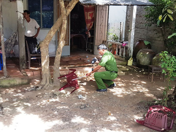 Mới sáng sớm, con rể đâm mẹ vợ và vợ trọng thương