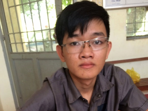 Nam sinh 16 tuổi đâm chết bạn trên bàn nhậu