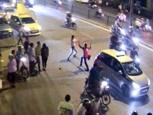 Taxi, GrabBike Hà thành chém nhau như phim hành động