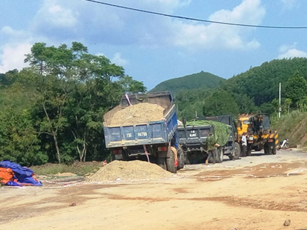 Vụ căn ngăn thi công bị xe ben tông chết ở Quảng Bình: Khởi tố tài xế gây tai nạn