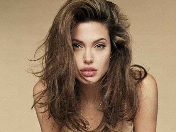 Angelina Jolie: Bà mẹ đơn thân và cuộc sống không bao giờ bình thường