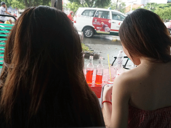 Chủ quán cà phê: "Không biết sao họ lại kiểm tra Nhung và Kiều"