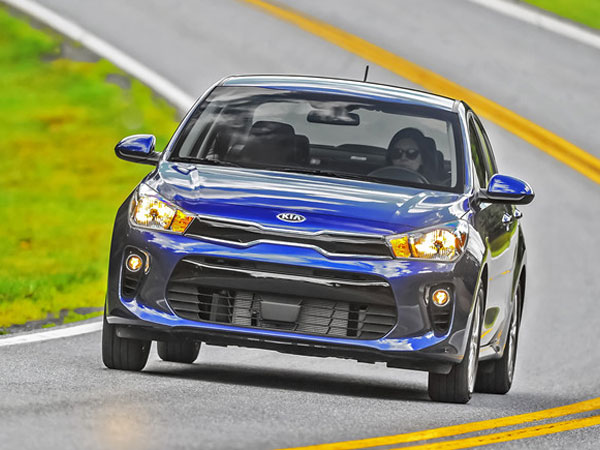 Kia Rio 2018 có giá khởi điểm gần 15.000 USD