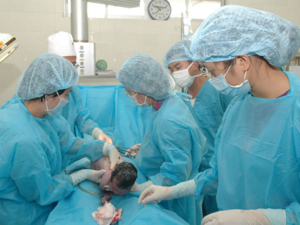 Lén ăn cháo trước khi lên bàn mổ, thai phụ tử vong: Vì sao phải nhớ nhịn ăn trước khi mổ?