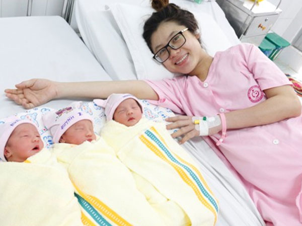 Người mẹ 9x mang thai tự nhiên sinh ba bé gái