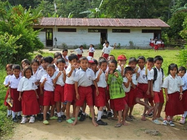 Chuyện lạ ở Phú Yên: Cấm nam sinh tiểu học mặc quần soóc đến trường