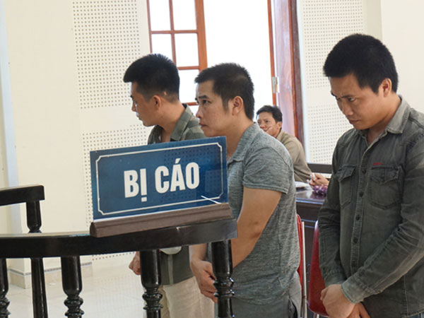 Cướp tài sản, được giảm án do gọi điện hỏi mẹ trước khi hành động