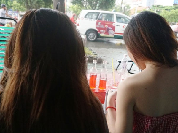 Đưa 2 cô gái uống cafe quên giấy tờ vào trung tâm xã hội: Công an nói gì?