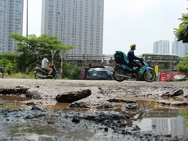 Thảm cảnh khó tin ở đại lộ hiện đại nhất Việt Nam