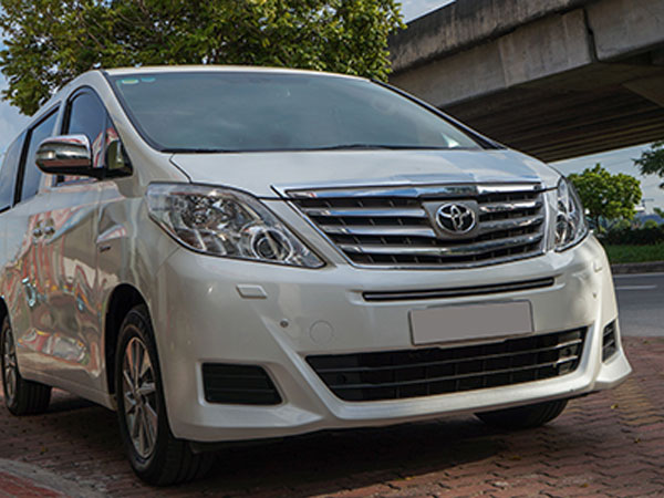 Toyota Alphard đời 2014 giá gần 3,3 tỷ tại Việt Nam