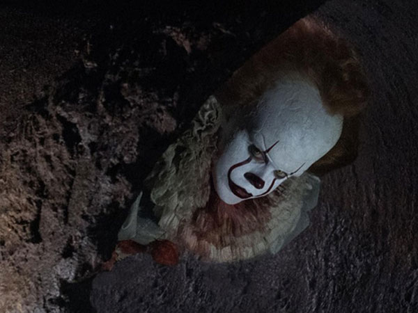 Với nửa tỷ USD doanh thu, "IT" vượt qua "The Exorcist" trở thành bộ phim kinh dị ăn khách nhất mọi thời đại