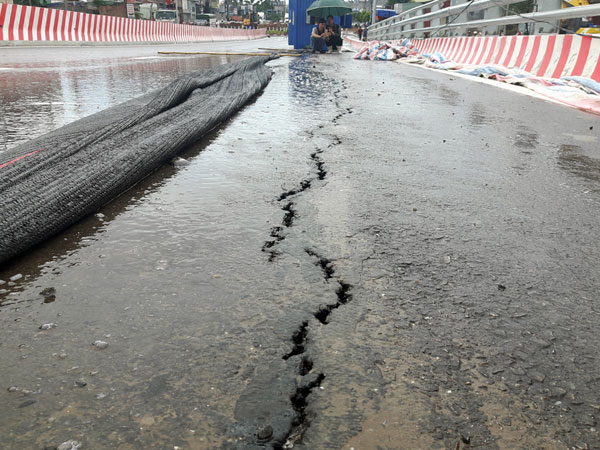 Hải Phòng: Cầu chưa khánh thành đã nứt dài hơn 30m