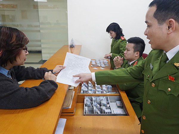 Người dân 16 tỉnh thành đồng loạt bị chậm cấp thẻ căn cước