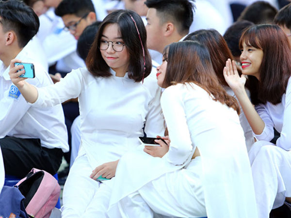 Trường học Sài Gòn quy định học sinh nam nữ không được ngồi gần nhau