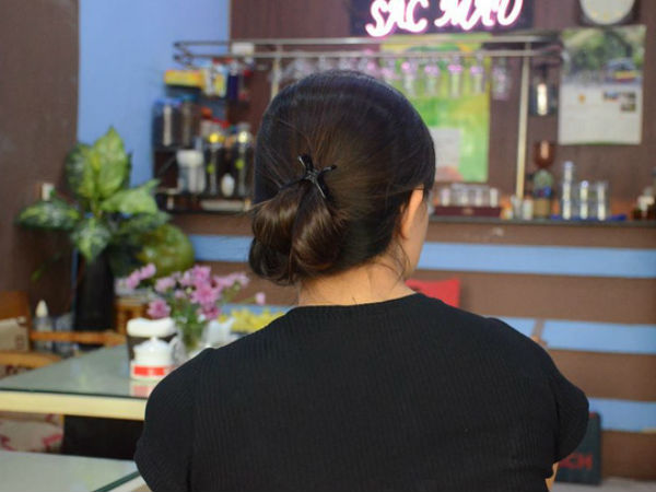 Vụ cha túm tóc đánh đập con: Người vợ rơi nước mắt, trần tình toàn bộ vụ việc