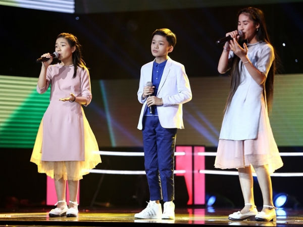 Học trò Vũ Cát Tường hát bolero trên sân khấu The Voice Kids