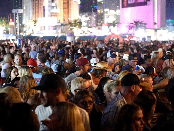 Nhân chứng vụ xả súng Las Vegas: Cảm giác như có hàng nghìn phát đạn