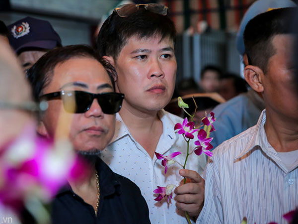 Phước Sang, Hồng Tơ tới đưa tiễn nghệ sĩ Khánh Nam