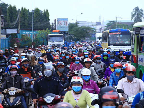 Quốc lộ 1 ùn ứ vì tài xế trả tiền lẻ qua trạm BOT tránh Biên Hòa