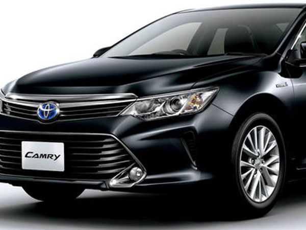 Toyota Camry tại Việt Nam hạ giá, chờ bản mới ra mắt